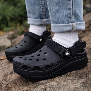 Crocs Classic Platform hiker xscape Clogs Black Women’s Chunky Sandals women’s 8